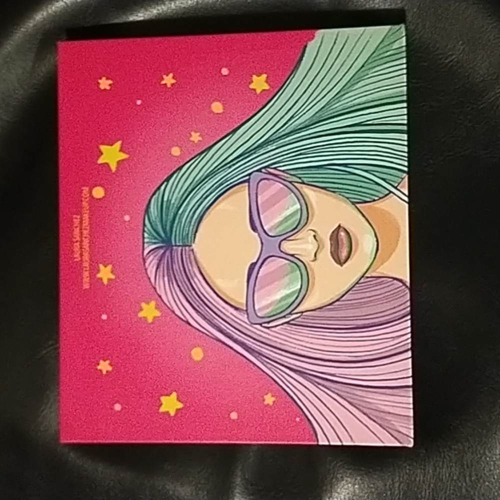 LAURA MAKEUP LABS Laura Sanchez Moods Eyeshadow and Highlighter Palette